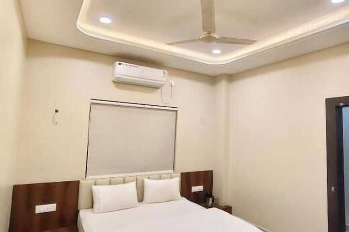 Room 6 of 19