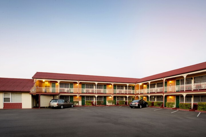 Exterior of Mineral Sands Motel