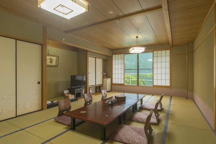 Room 14 of 48