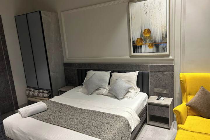 Room 17 of 48