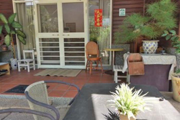 Hotel Exterior 5 of 37
