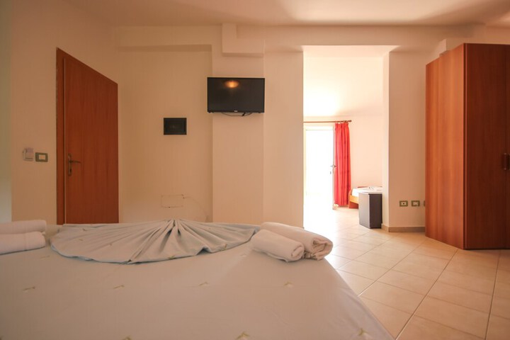 Room 7 of 24