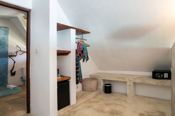 Room 3 of 102