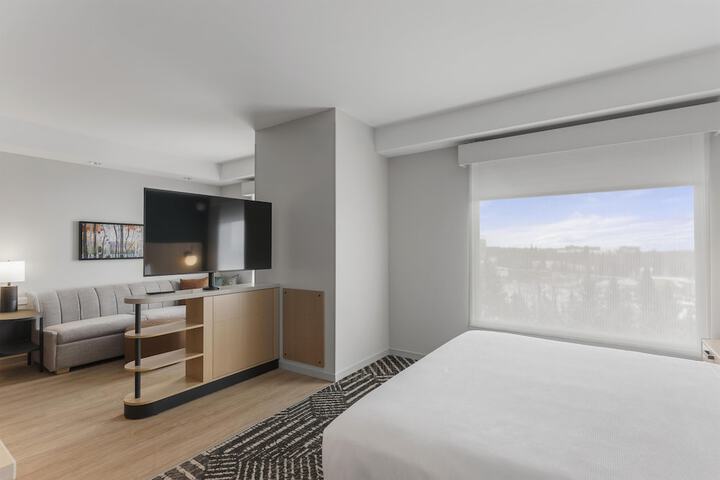 Room 35 of 103