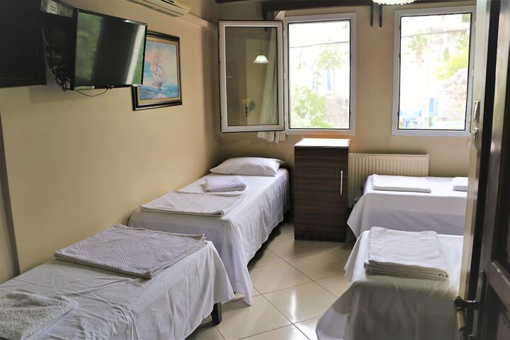 Room 9 of 30