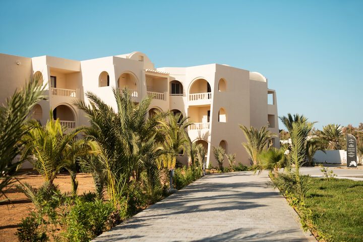 Hotel Exterior 40 of 45