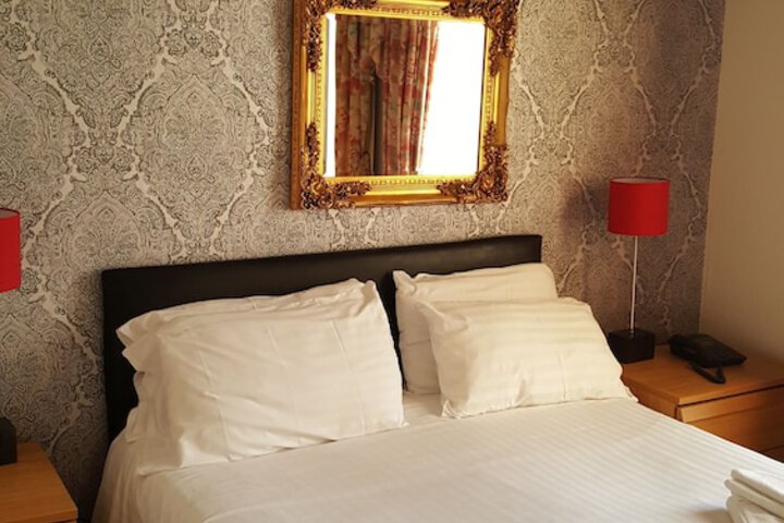 Room 3 of 31