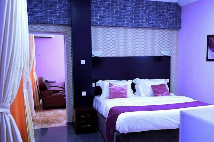Room 11 of 31