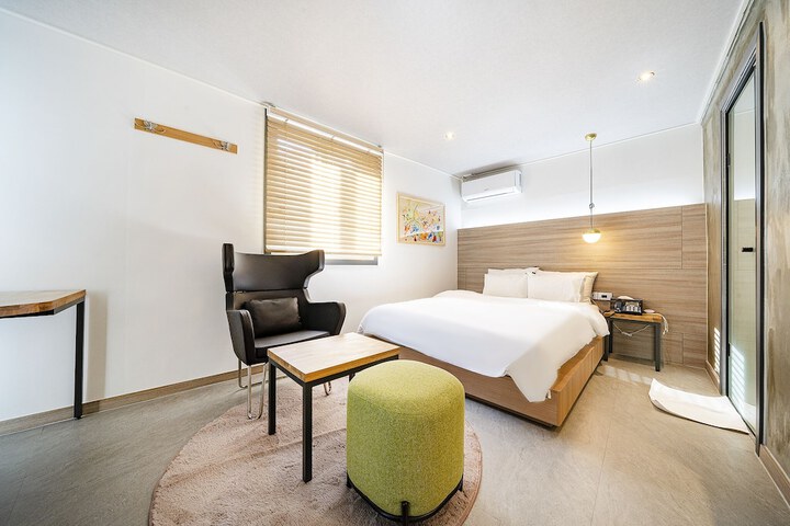 Room 43 of 92