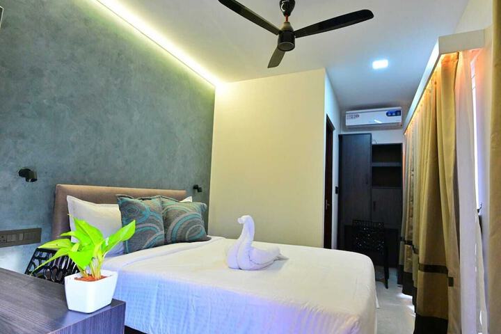 Room 2 of 11