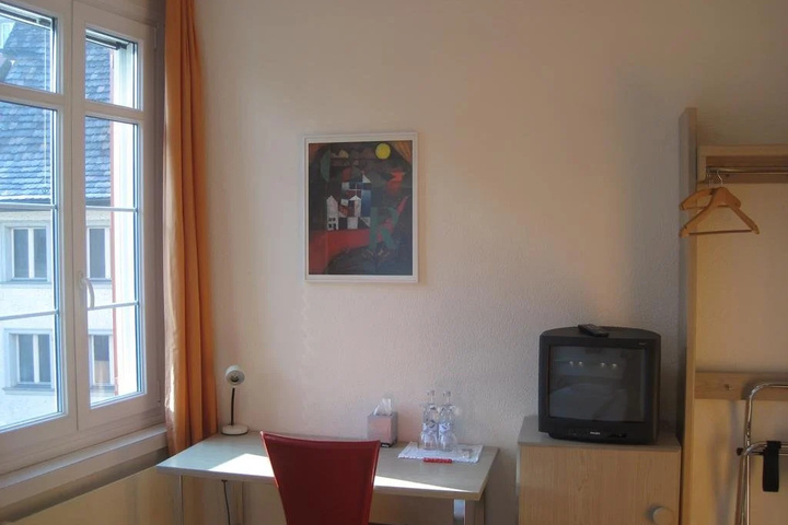 Room 2 of 14