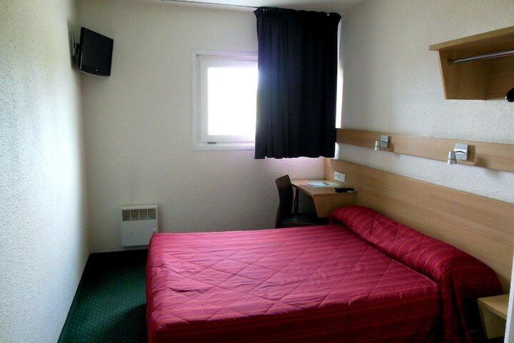 Room 9 of 39
