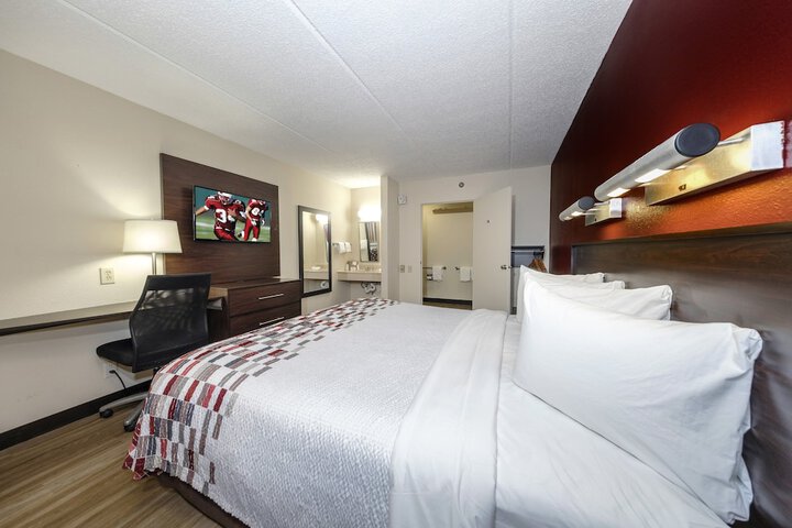 1 King Bed (17 of 19)