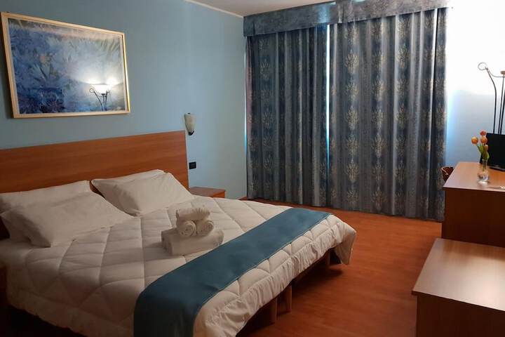 Room 13 of 40