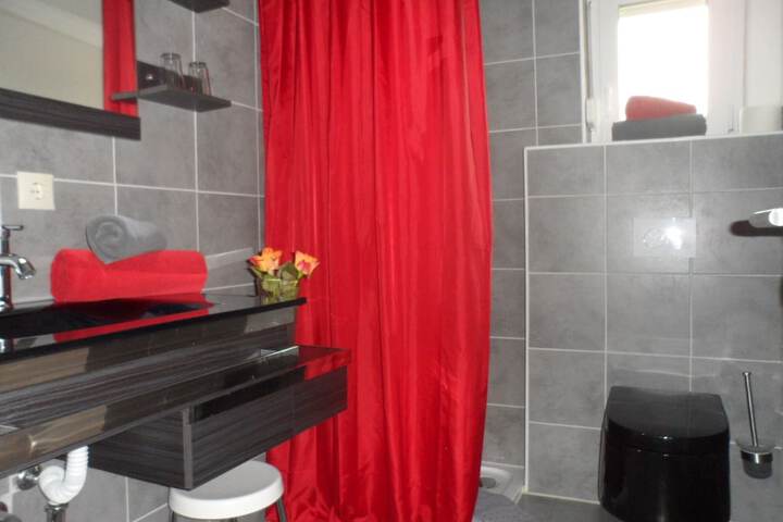 Room 16 of 34