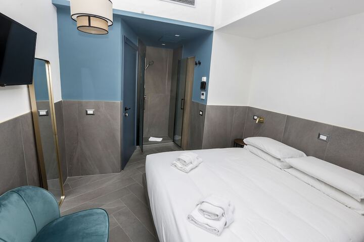 Room 53 of 87