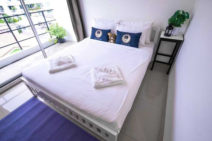 Room 9 of 14