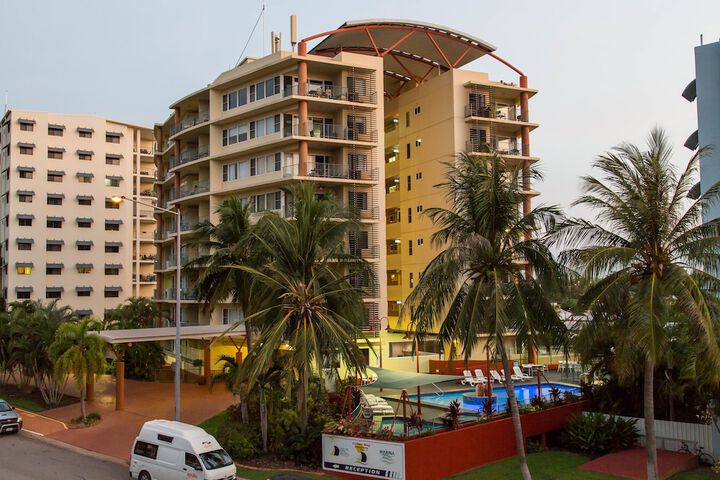 Hotel Exterior 41 of 48