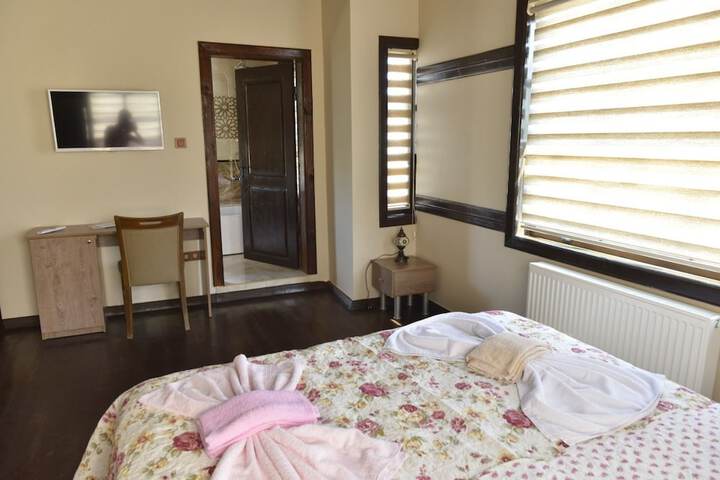 Room 3 of 44