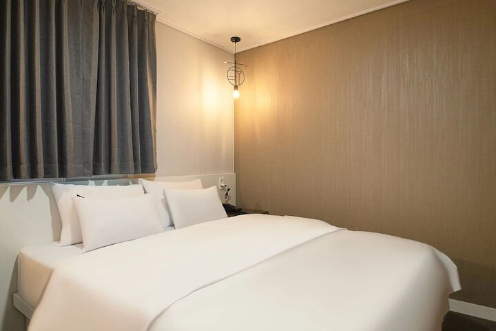 Room 12 of 24