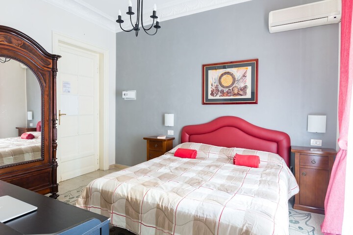 Room 4 of 37