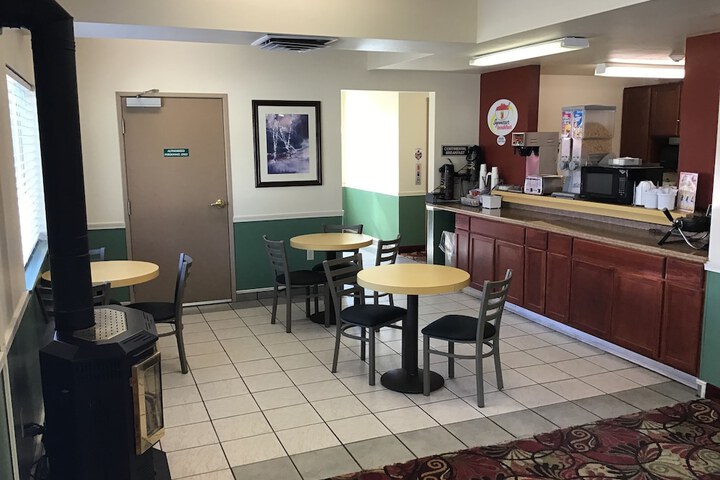 Breakfast/Coffee Service 27 of 43