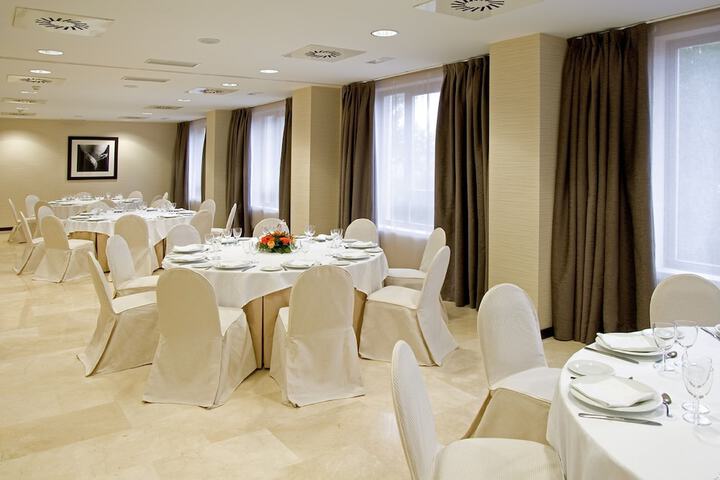 Ballroom/Hall 23 of 45