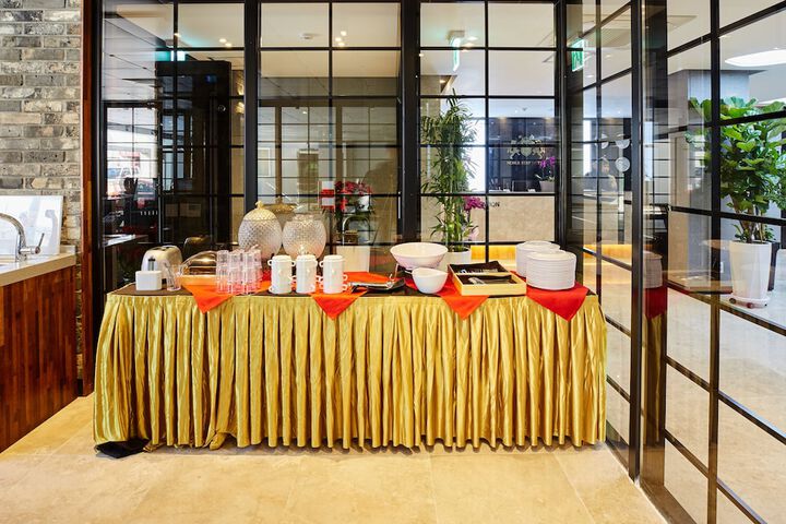 Breakfast/Coffee Service 28 of 40
