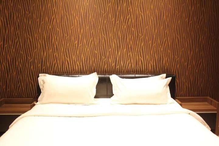 Room 10 of 24