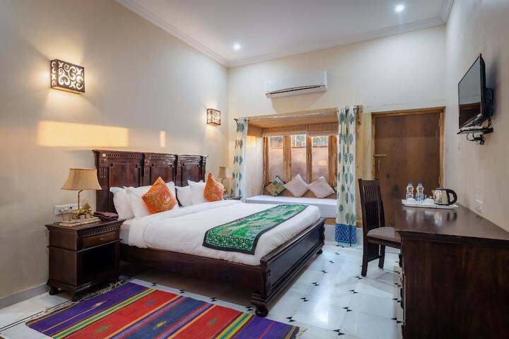 Room 4 of 17