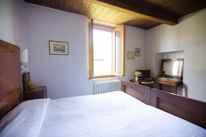 Room 12 of 98