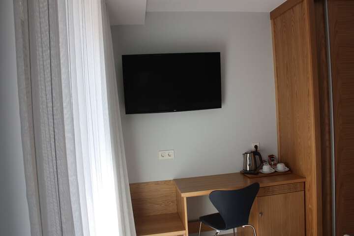 Room 10 of 19