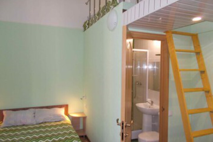 Room 12 of 27