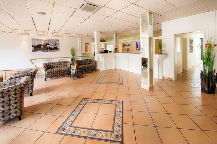 Entrance & Lobby