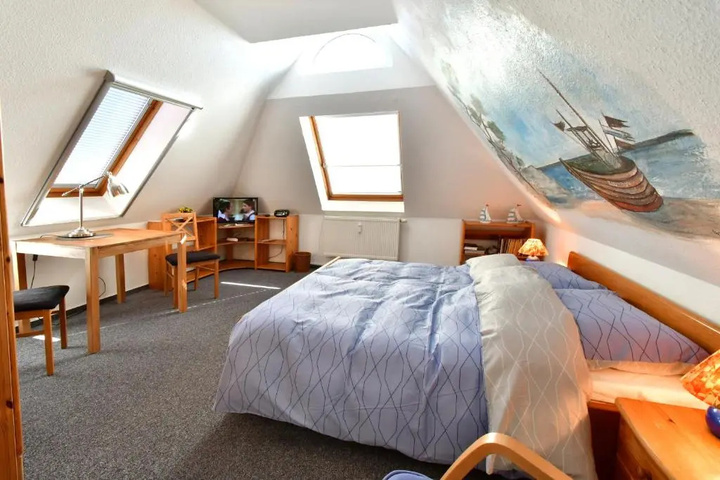 Room 5 of 12