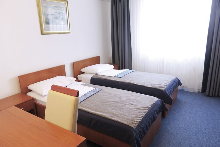 Room 7 of 49
