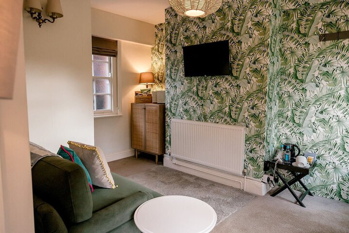 Room 42 of 106