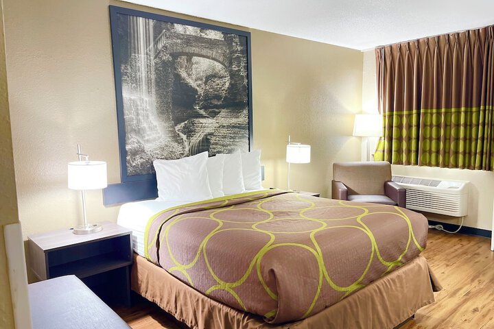 1 Queen Bed (23 of 29)