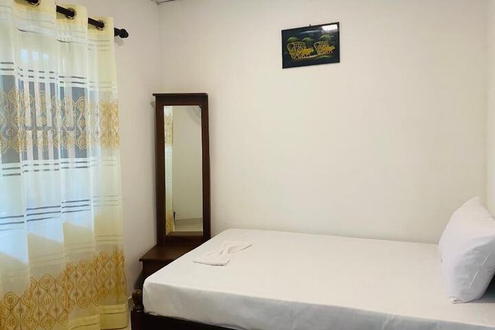 Room 4 of 20