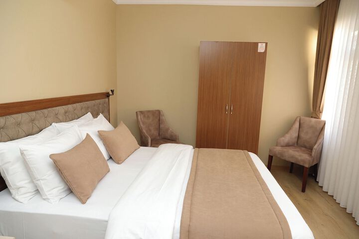 Room 11 of 25