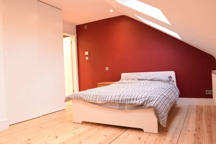 Room 4 of 16