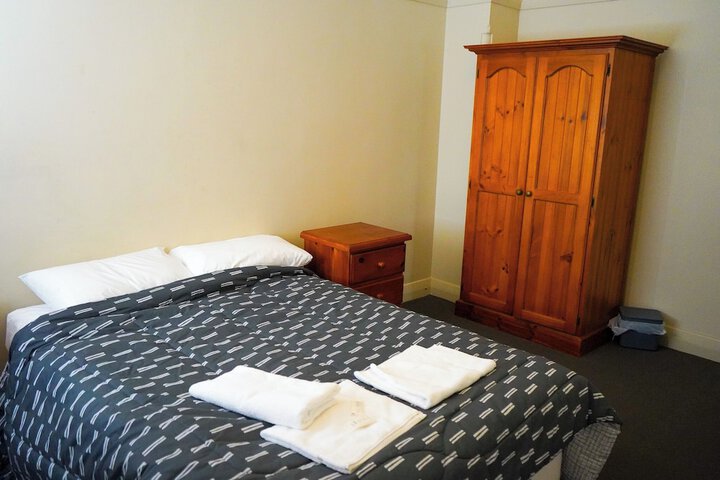 Room 4 of 18