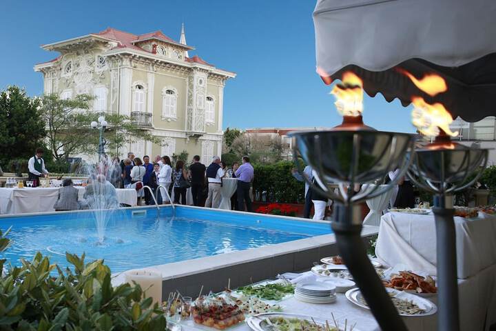 Hotel with Pool