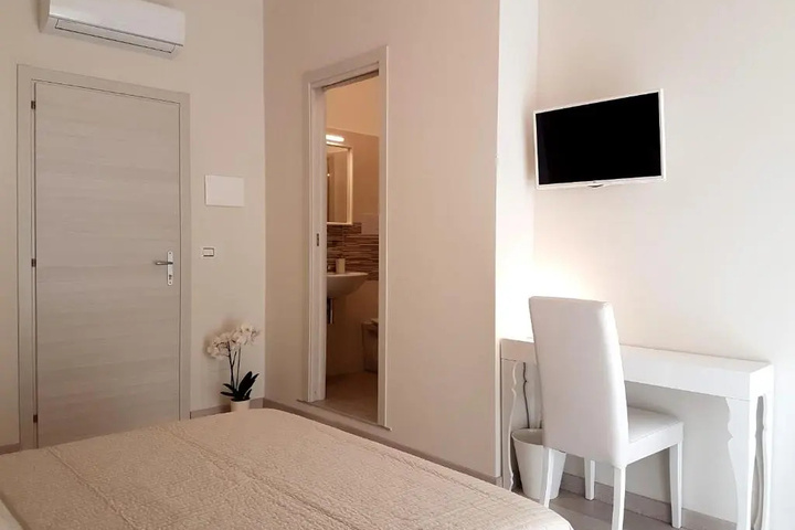 Room 4 of 15