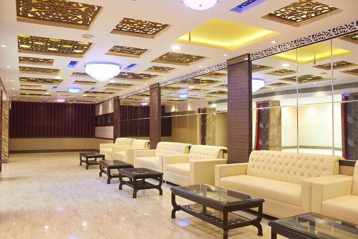 Ballroom/Hall 48 of 56