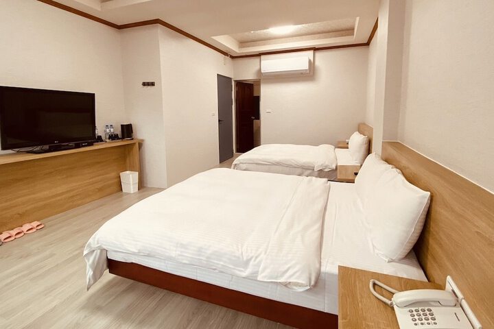 Room 19 of 38