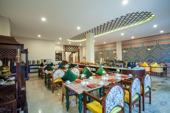 Dining 29 of 42