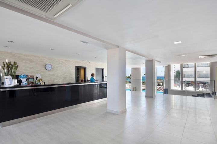 Entrance & Lobby