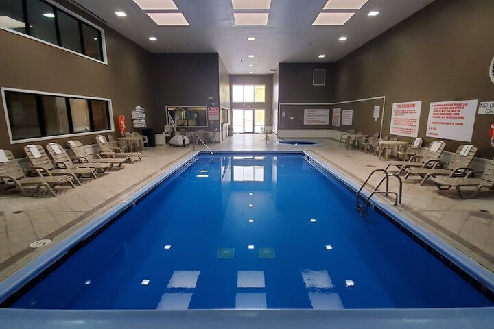 Indoor spa tub
