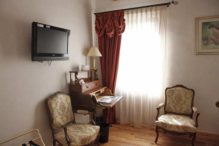 Room 14 of 33